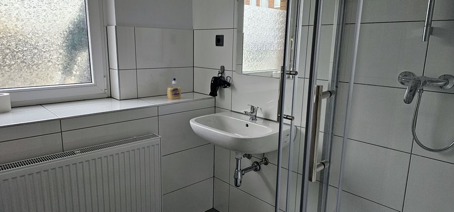 Ferienwohnung Weiss mit feinen Sanitäreinrichtungen